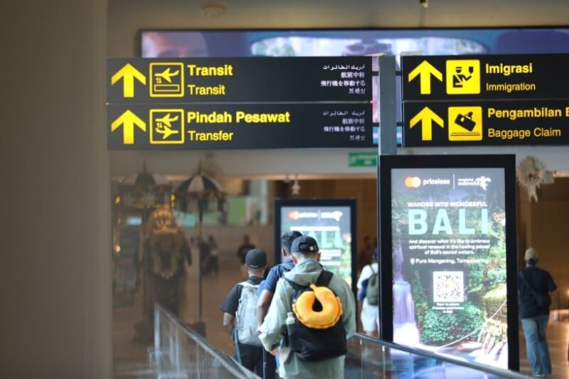 Daftar 15 Penerbangan Internasional di Bandara Ngurah Rai yang Batal Karena Konflik Timur Tengah